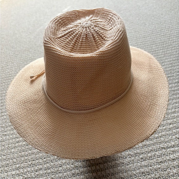 Wallaroo Hat Wide Brim, Packable & Adjustable Beige Sun Hat main image 10
